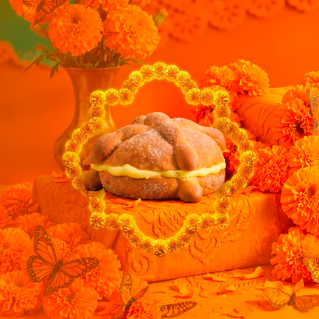 Pan de muerto relleno de crema bavaria